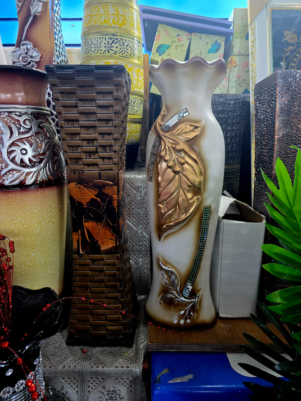 Flowerpots and vases