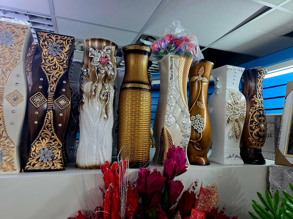 Flowerpots and vases
