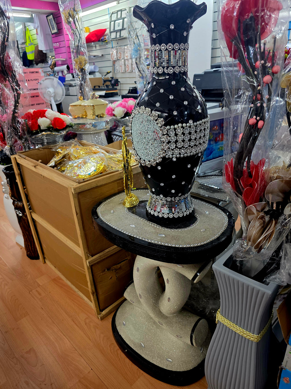 Black and shiny vase