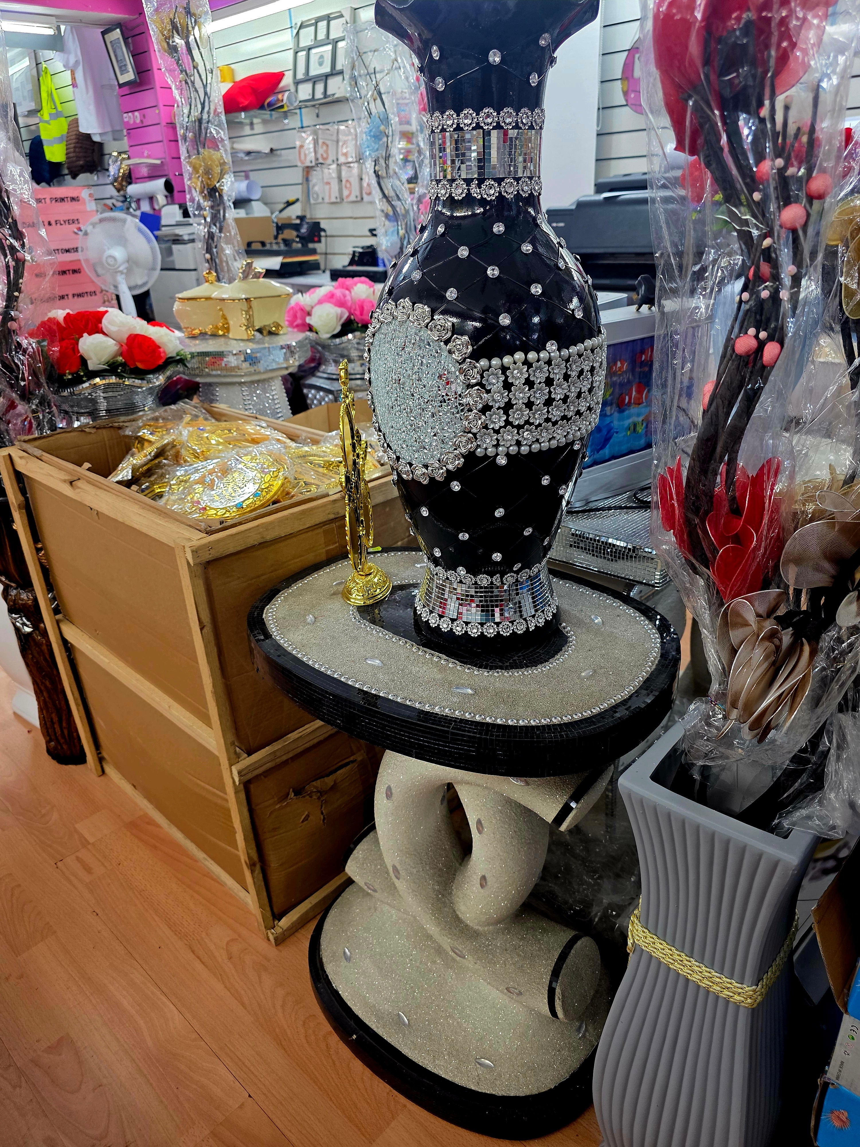 Black and shiny vase