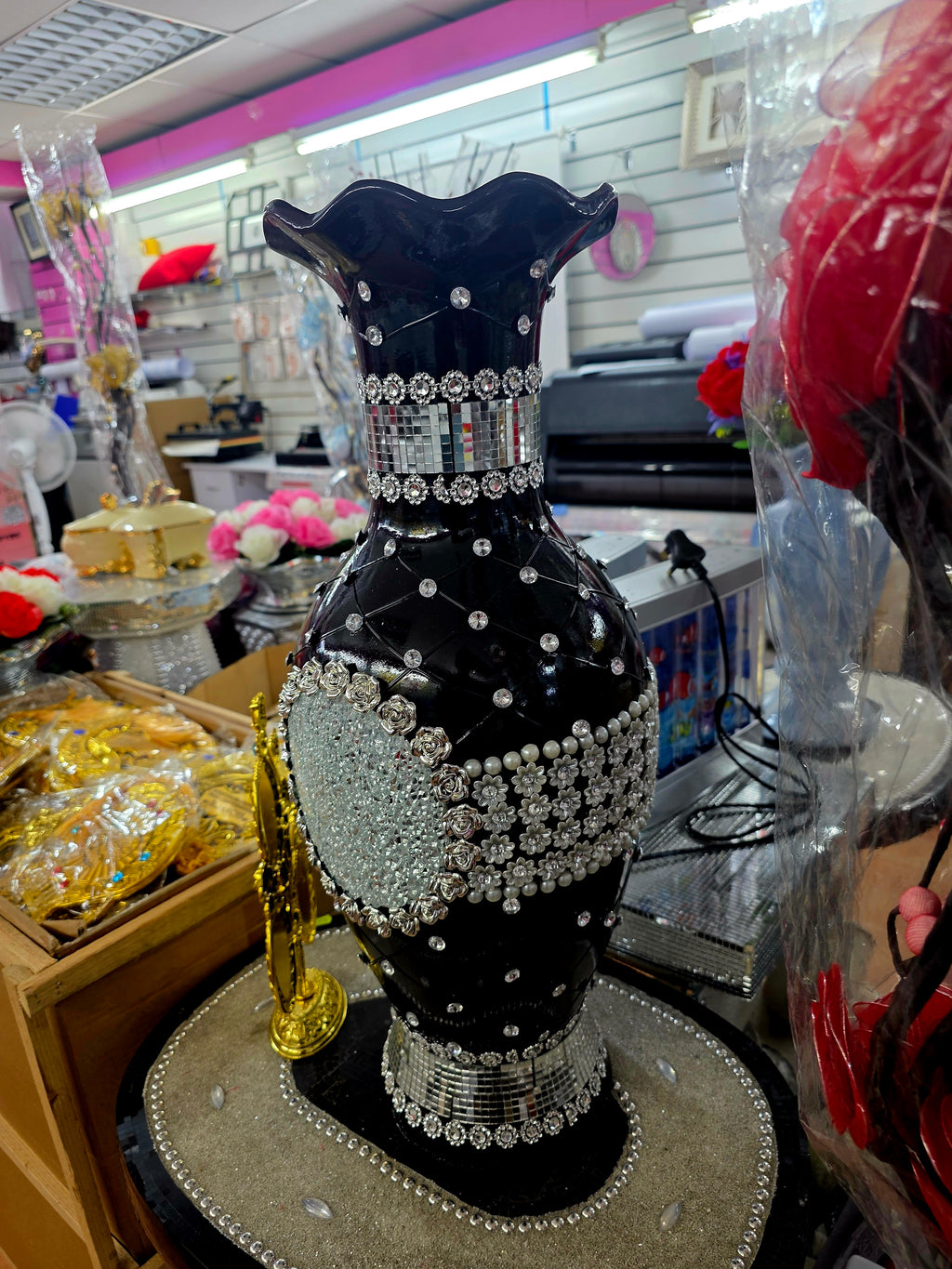 Black and shiny vase