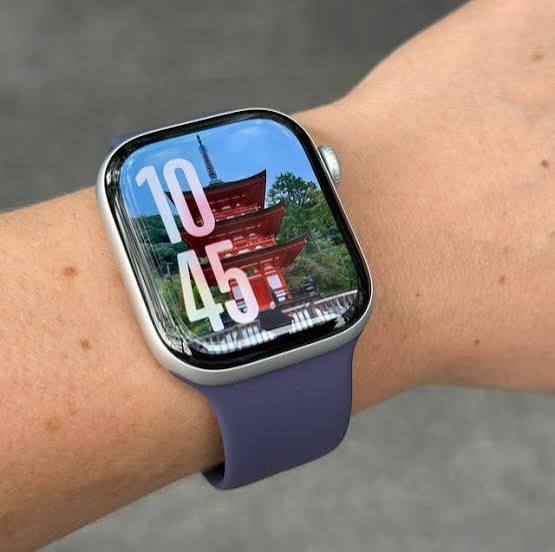 Apple watch series 11 used
