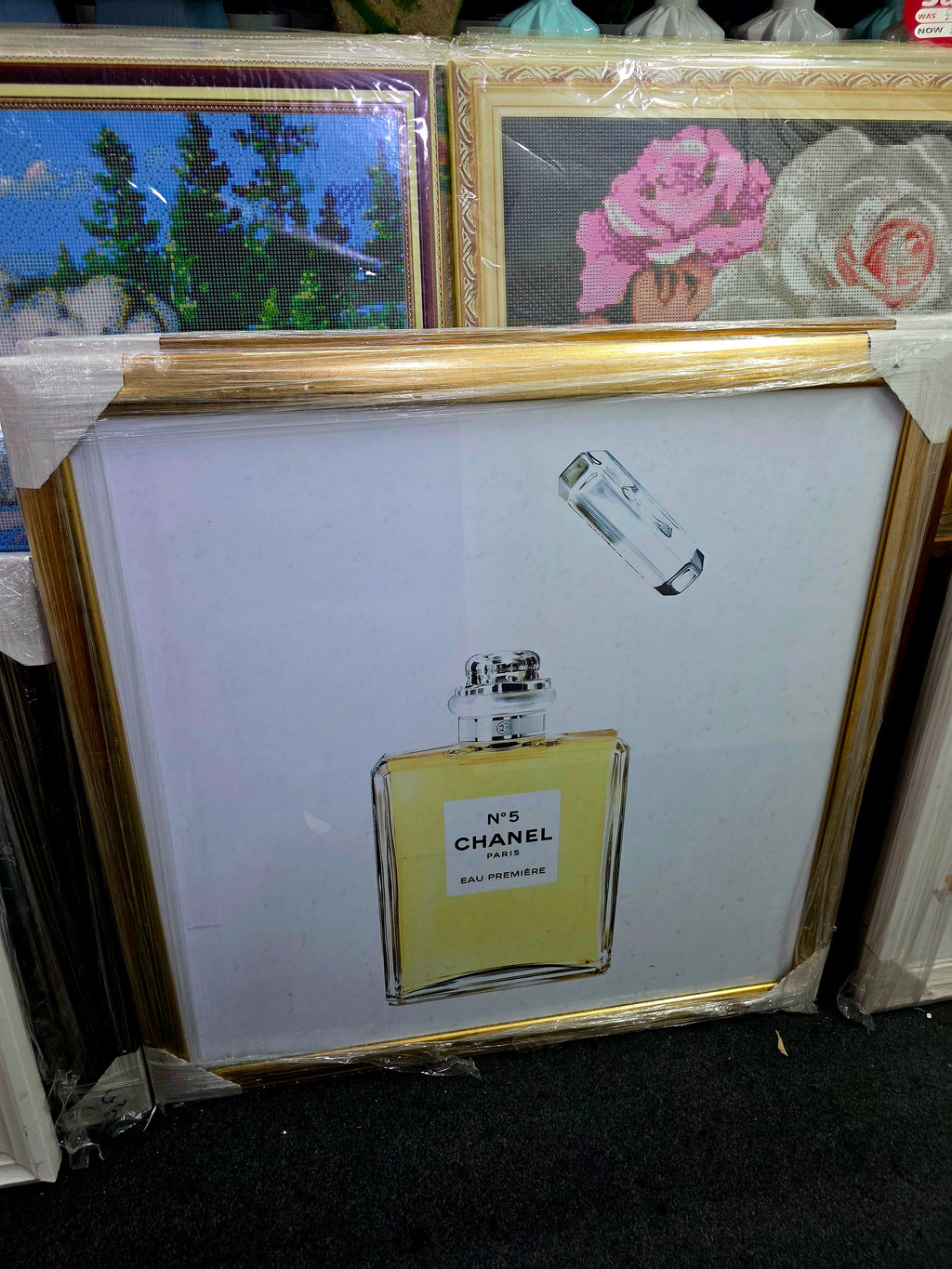 Wall painting representing the perfume